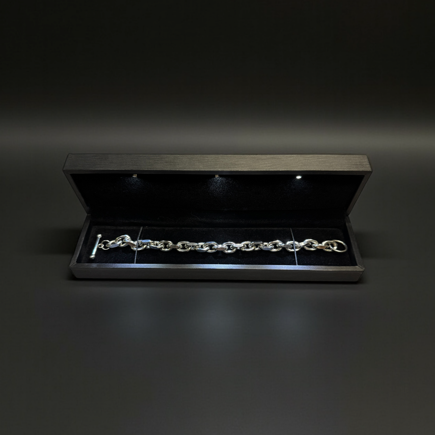 【ネックレス・ブレスレット対応】LEDライト付きジュエリーボックス(ブラック)