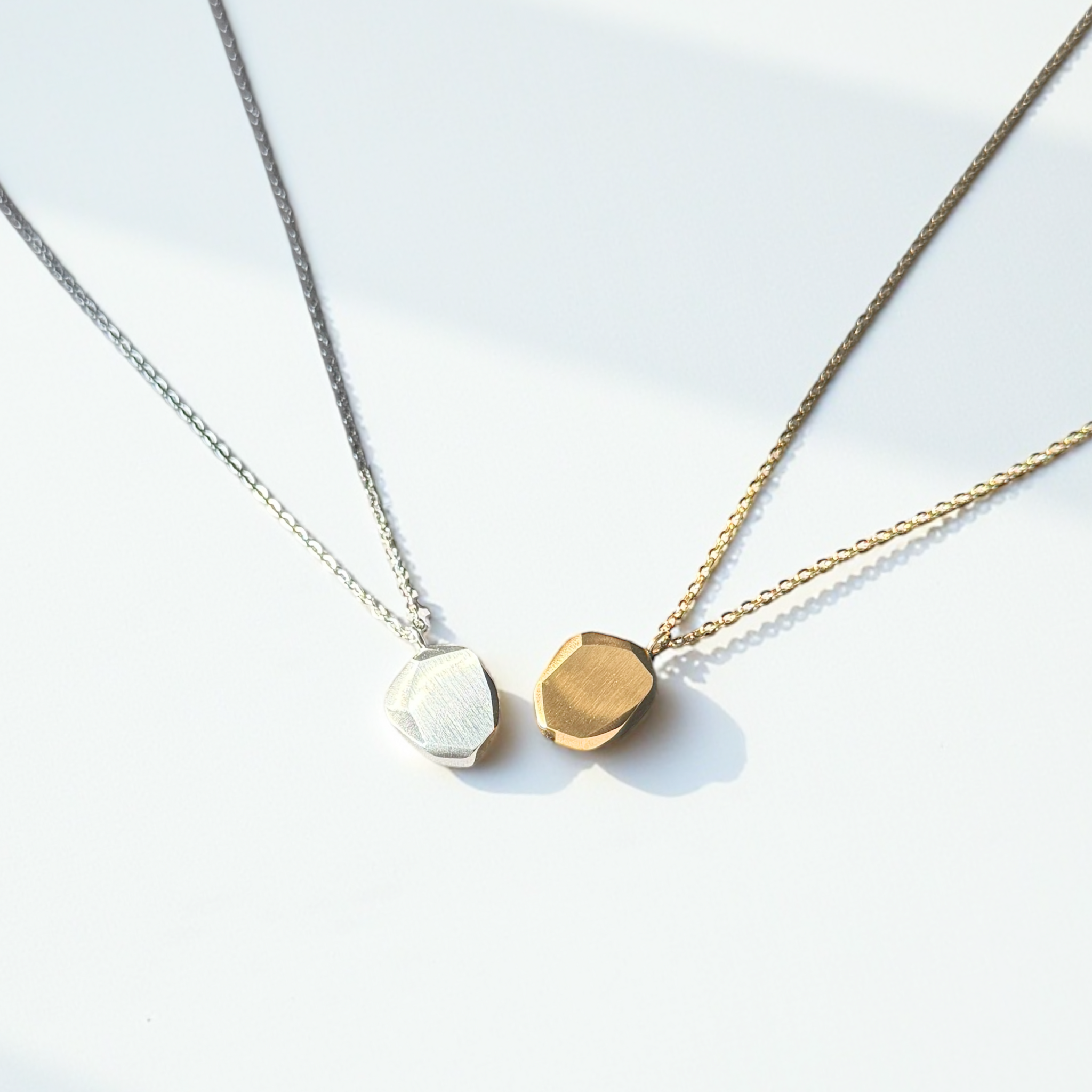 LIBeRté ハンドメイドネックレス Neo Pebbles ステンレス 刻印無料 ネックレス】Organic Pebble Necklace – LIBASE