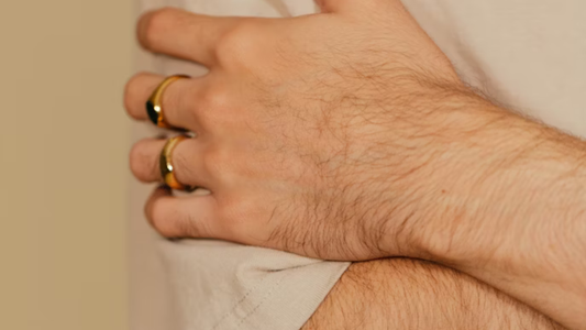 男性が中指に指輪をつける意味｜恋愛・性格・ファッションの観点から徹底解説