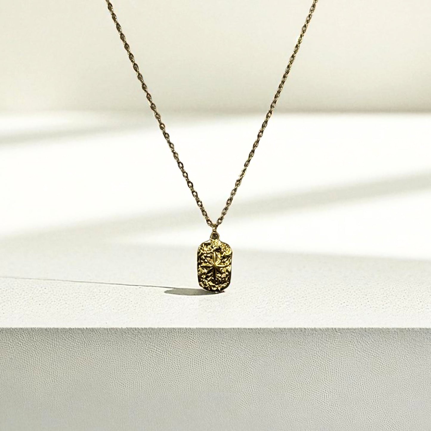 Star Light Frame Necklace