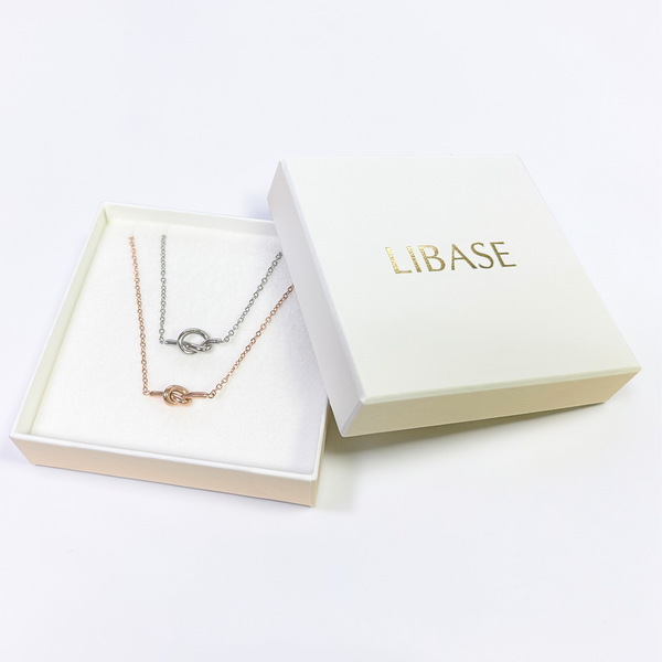 【ペアネックレス 結び目 記念日】 Link Knot Necklace Set