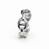 Anchor Link Ring Silverの立体的なリンクモチーフとツヤのある表面